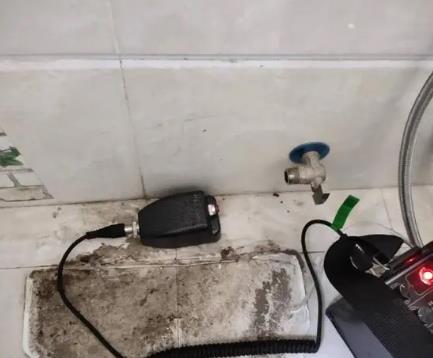 江岸屋顶漏水维修公司分享下卫生间漏水的危害及解决方法